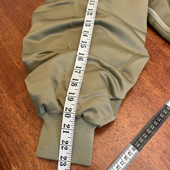 Nike NSW Therma Fit Oversized Bomber Puffer Jacket Quilted Satin Olive WOMEN S M - Picture 15 of 16